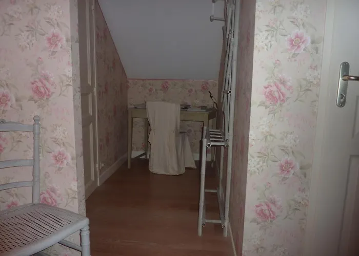 L'oree Du Bois לינה וארוחת בוקר